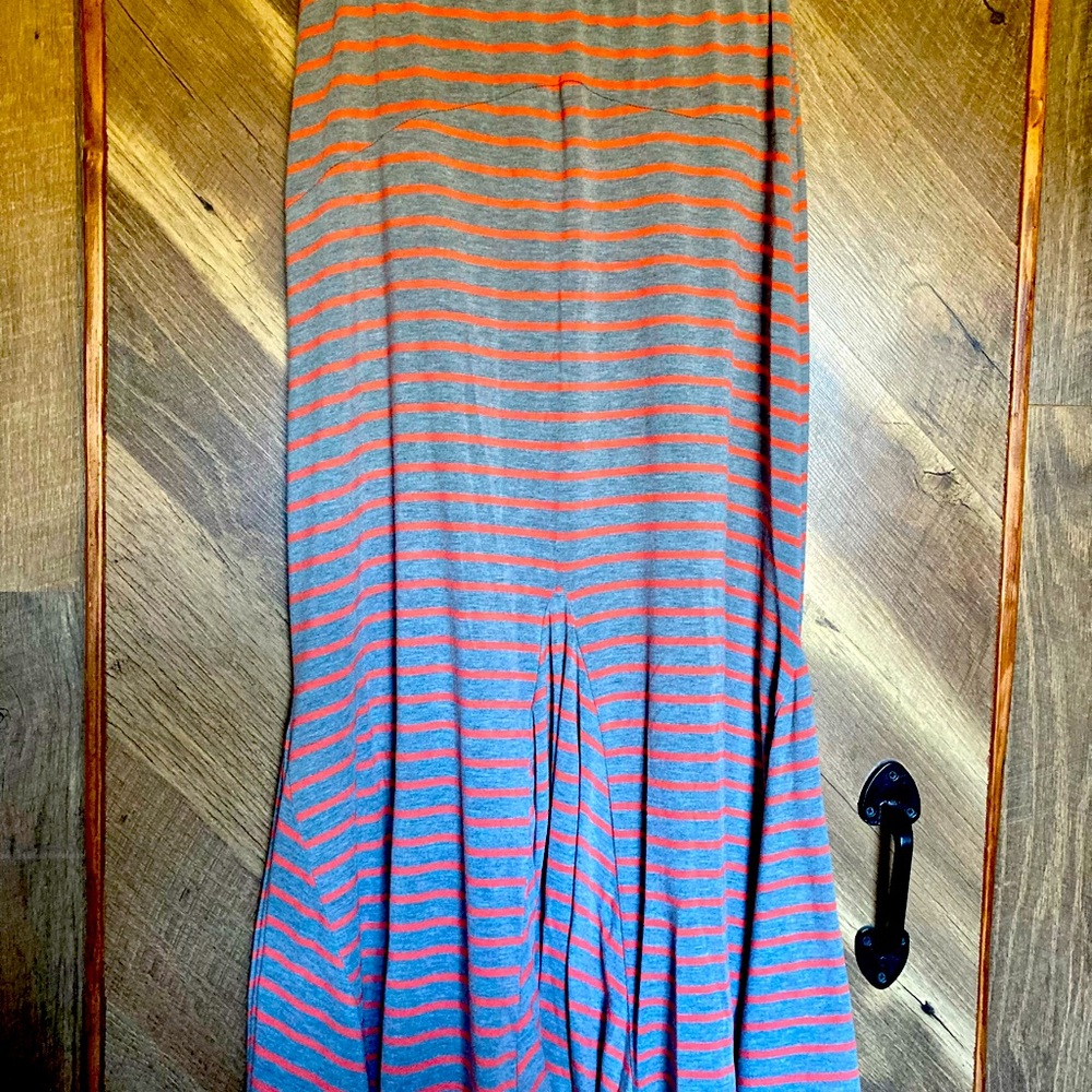 1 eight long jersey type skirt.